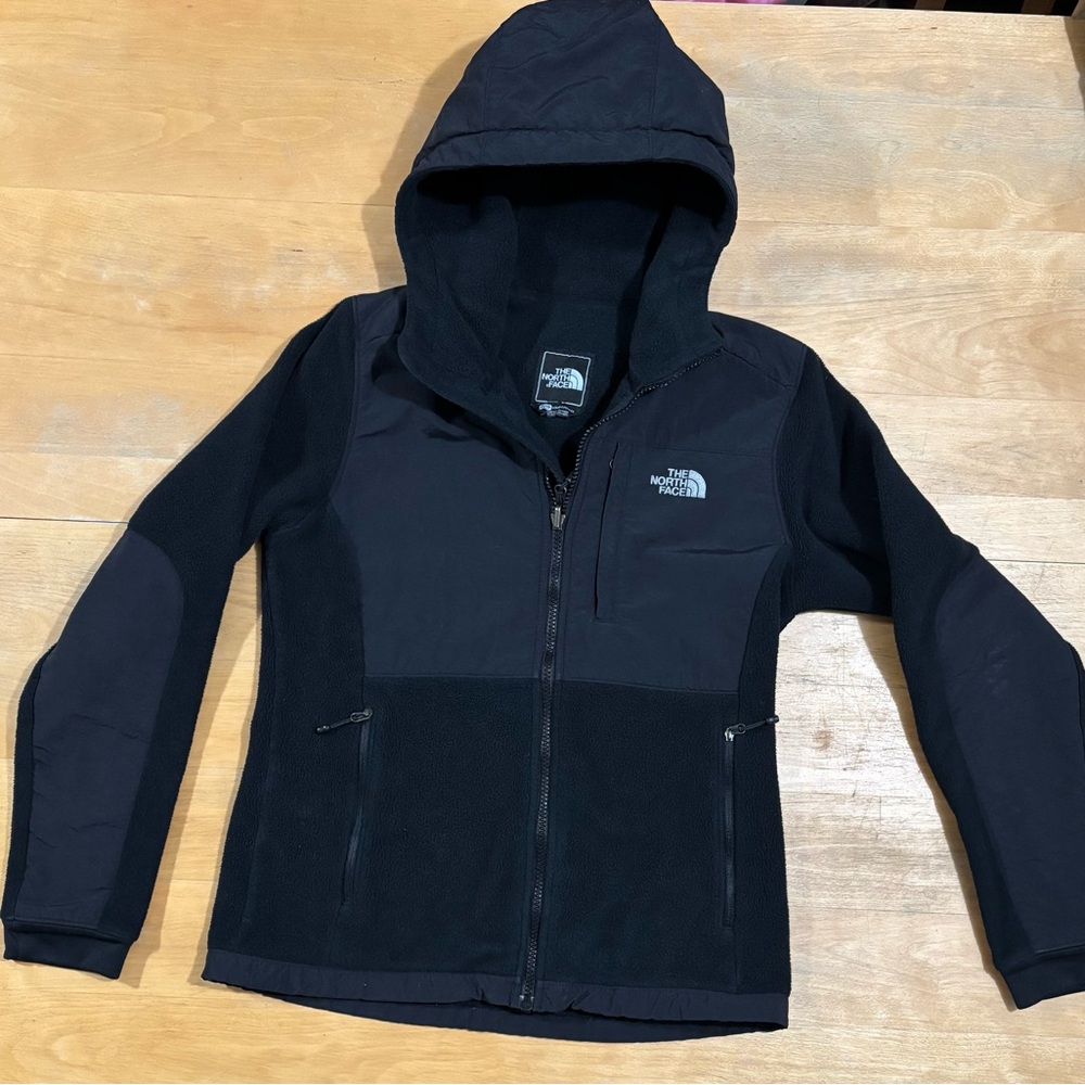 FINAL SALE- Women’s North Face Denali Hooded Jacket XS